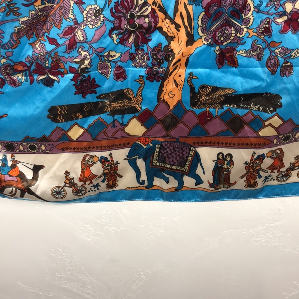 Blue Asian theme scarf - Picture 3 of 9